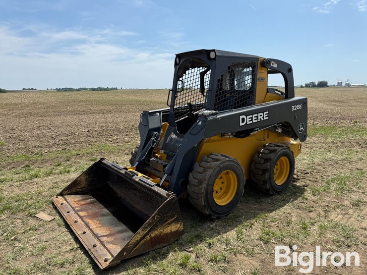 2015-deere-326e-image-1
