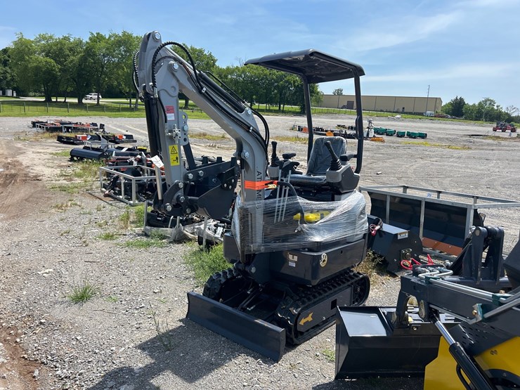 #70-•-2026-ats-me18-mini-excavator-image-2