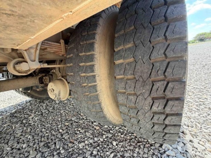 2005-international-durastar-4300-image-21