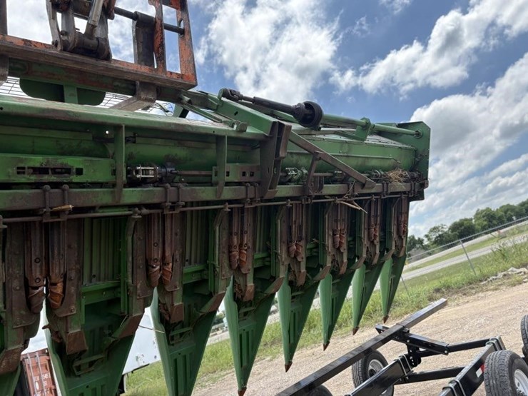 john-deere-12-image-9