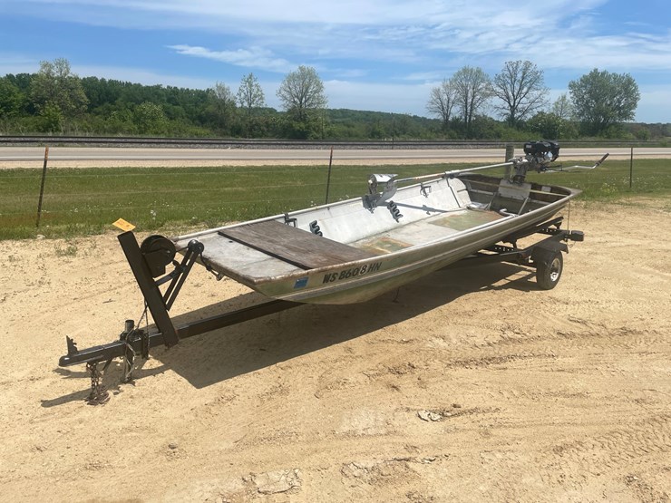 #2001-•-14'-landau-aluminum-boat-with-a-mud-motor-(no-title)-image-1