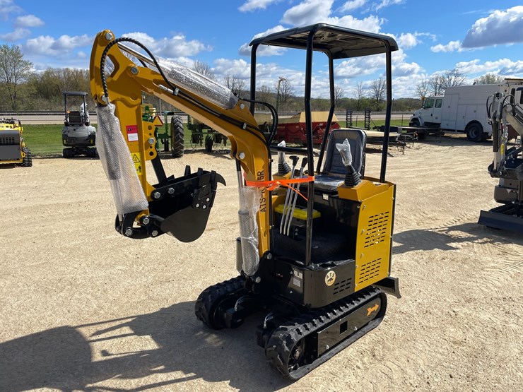 #1103-•-new-ats-rt15r-mini-excavator-image-1
