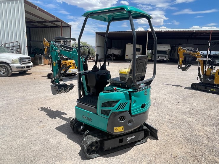 #2660-•-unused-cfg-mini-excavator-image-7