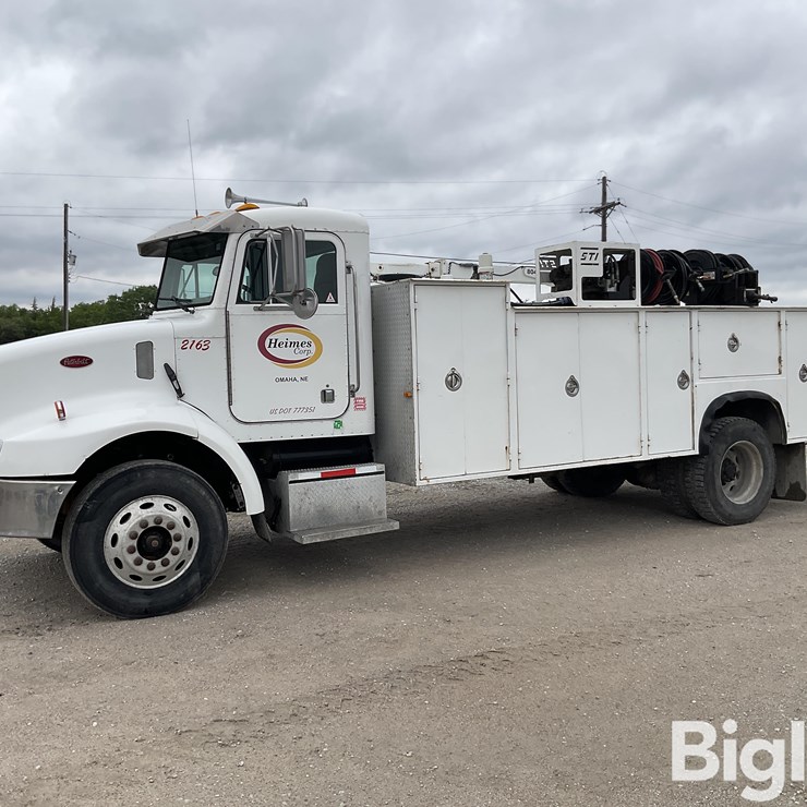 2001 PETERBILT 330