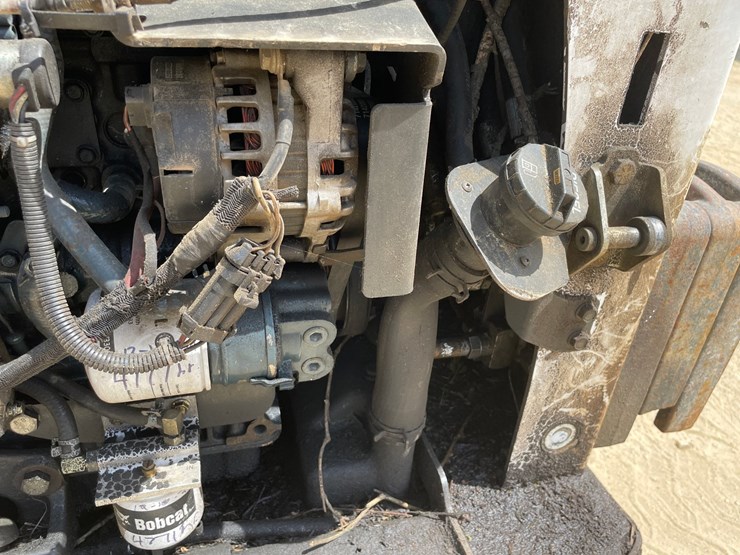 2013-bobcat-s650-image-60