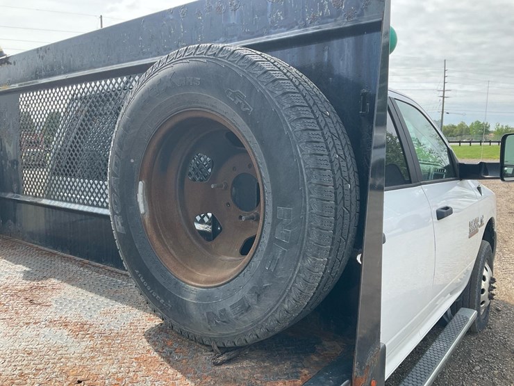 2015-dodge-3500-image-14