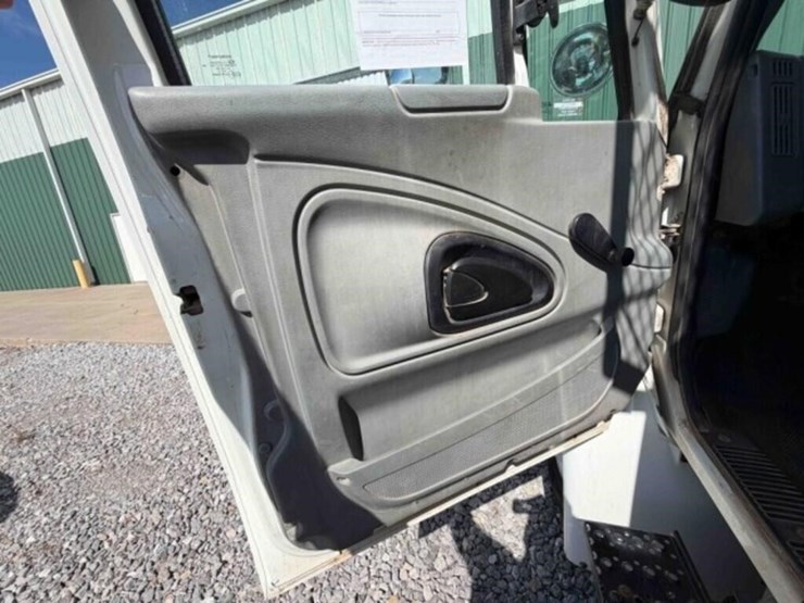 2005-international-durastar-4300-image-13