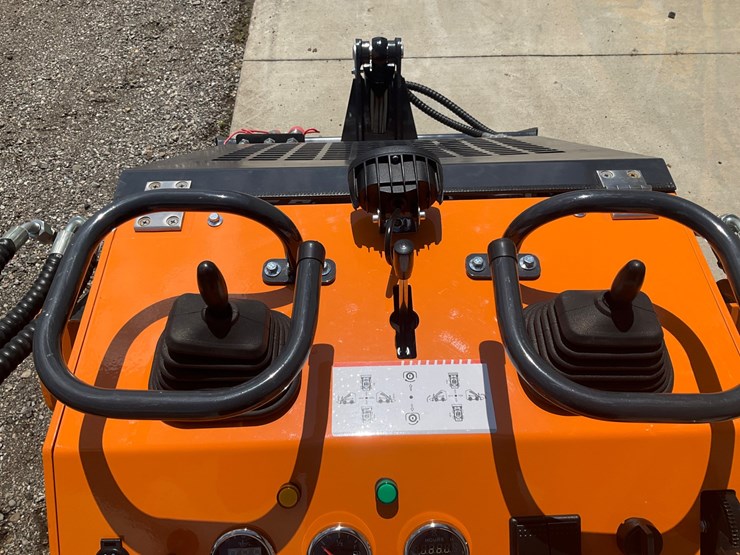 #1000-•-unused-landhero-mini-skid-steer-loader-image-16