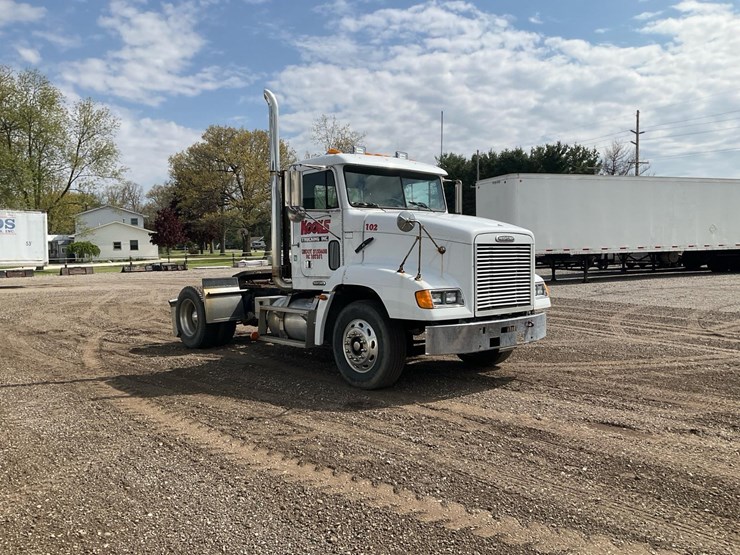 2003-freightliner-fld112-image-5