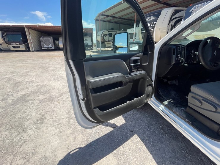 2016-chevrolet-silverado-3500-image-19