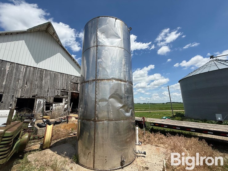 stainless-steel-vertical-4,000-gallon-tank-image-3
