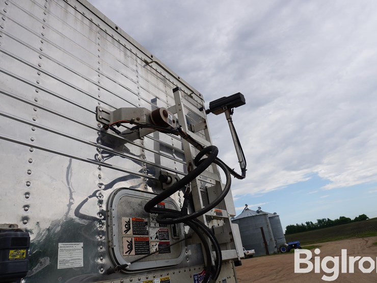 2011-wilson-dwbt-650b-tri/a-53'x96"-belt-trailer-image-10