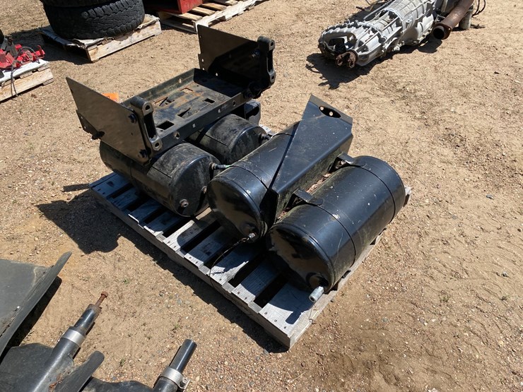 #7423-•-(2)-sets-of-truck-air-brake-tanks-(antigo,-wi)-image-7