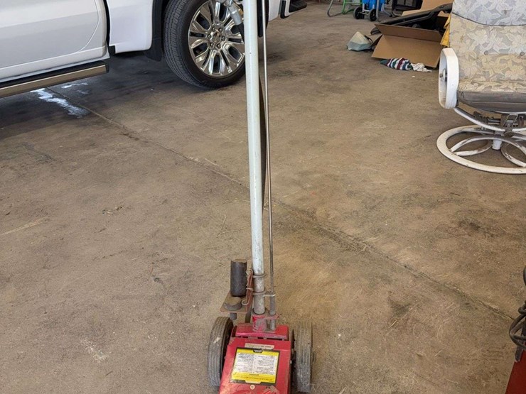 22-ton-floor-jack-purchased-at-harbor-freight-image-2