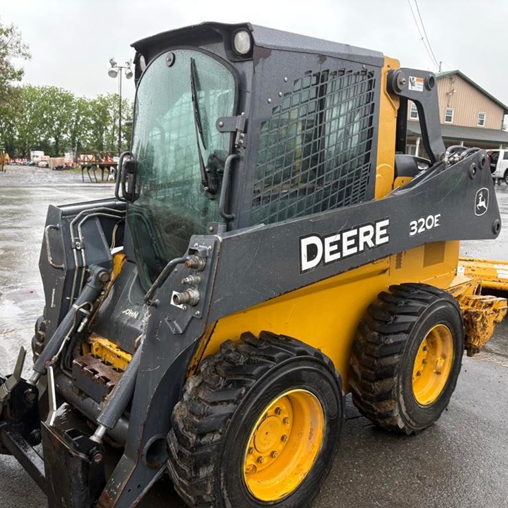 DEERE 320E