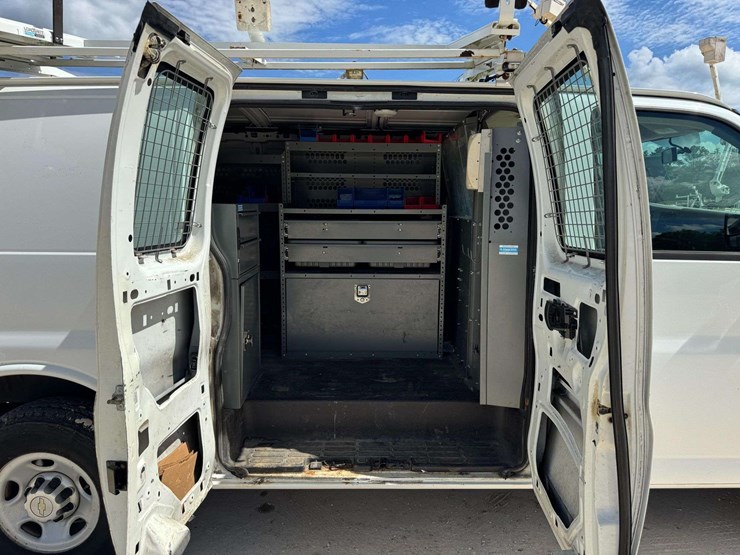 2013-chevrolet-express-g2500-image-17