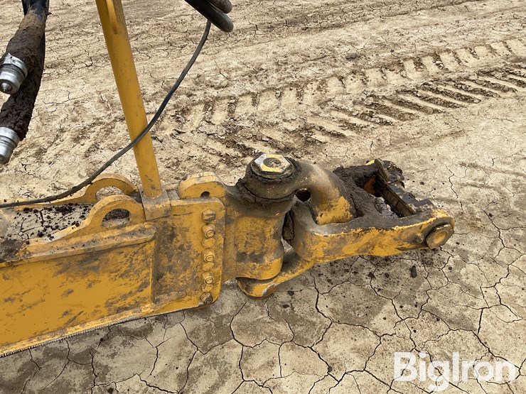 2020-deere-2412e-image-13