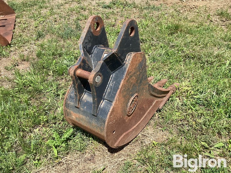 geith-580sn-18"-loader-backhoe-bucket-image-5