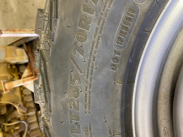#7524-•-set-of-(4)-tires-on-steel-rims-(antigo,-wi)-image-8