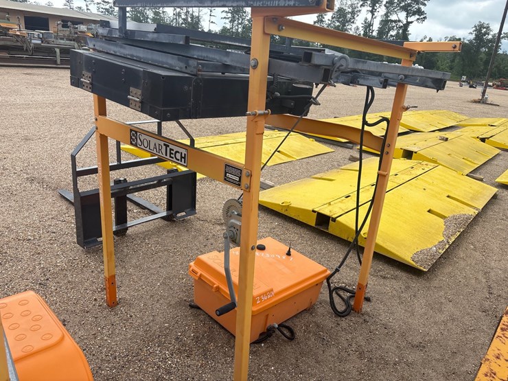 #3513-•-solar-tech-construction-sign-|-no-trailer-image-3