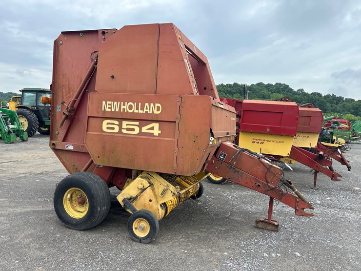new-holland-654-image-1