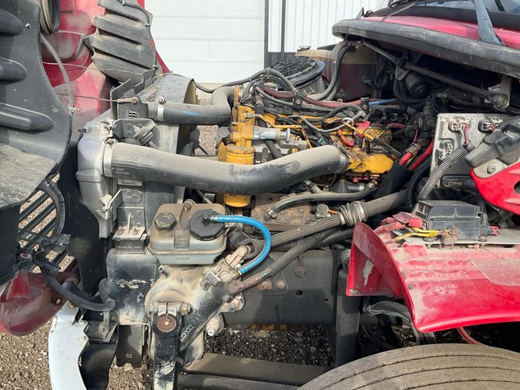 2005-freightliner-m2-106-image-27