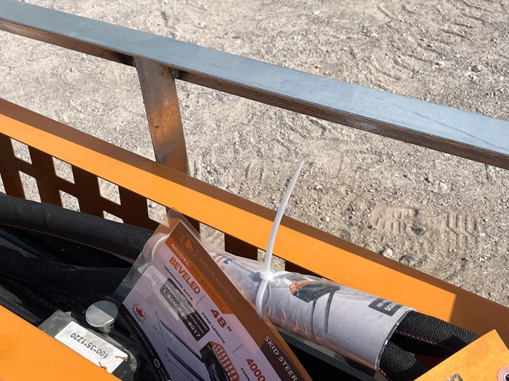 #2780-•-unused-2026-wolverine-adjustable-hydraulic-pallet-fork-attachments-image-12
