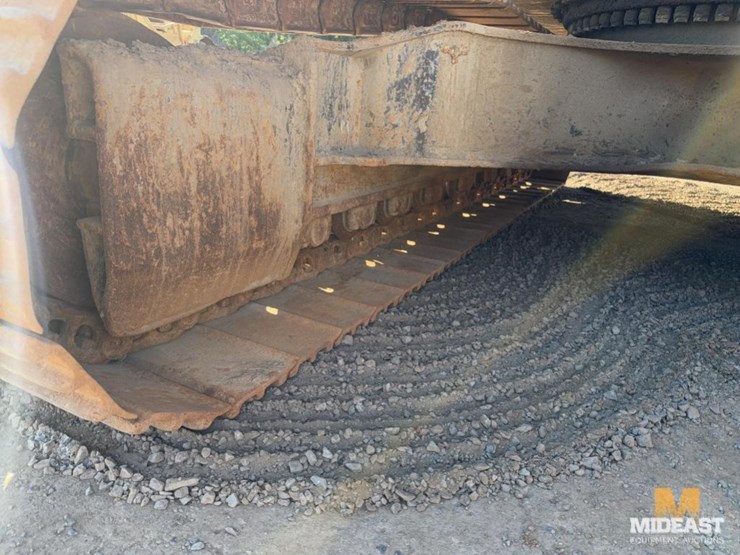 2017-caterpillar-349fl-image-10