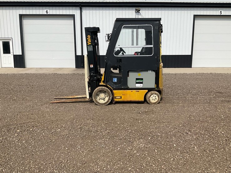 #1358-•-2017-yale-electric-forklift-image-2