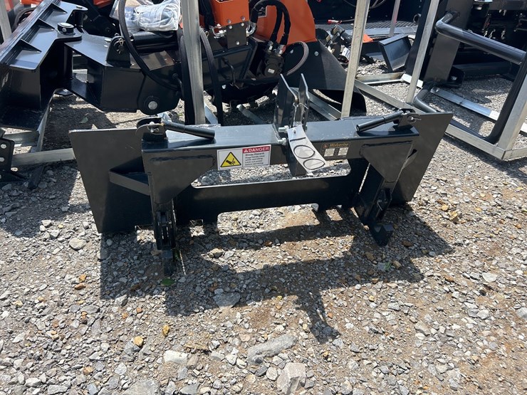 #100-•-skid-steer-to-3pt-quick-hitch-adapter-image-1