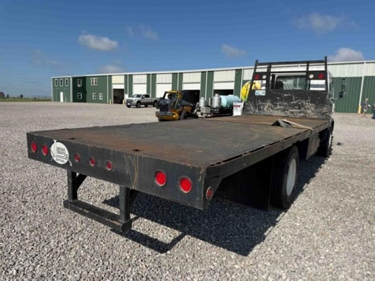 2009-gmc-t7500-image-4