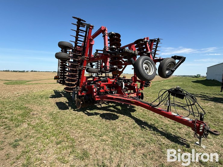 2011-case-ih-330-image-3