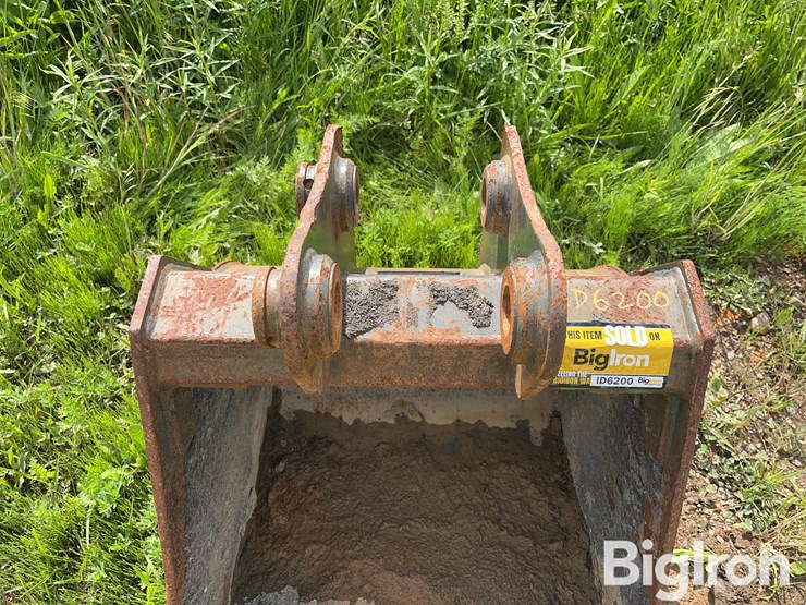 case-new-holland-24”-backhoe-bucket-image-17