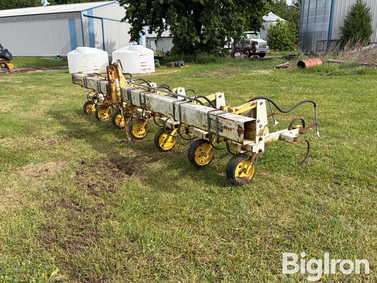 tebben-6-row-cultivator-image-1