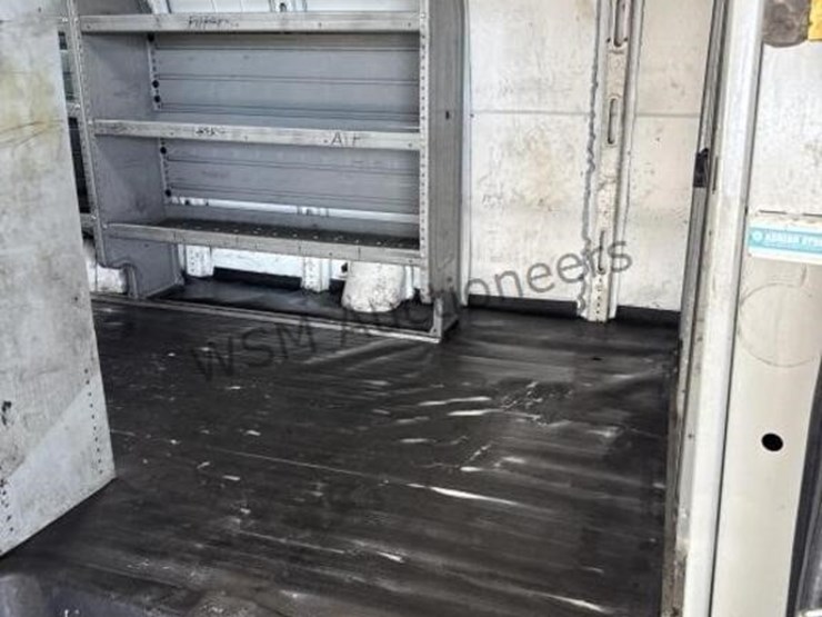 2016-chevrolet-express-2500-image-11