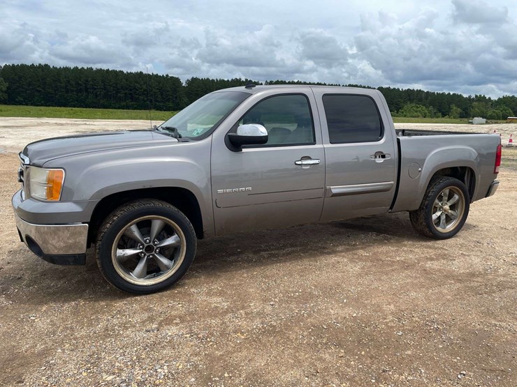 2013-gmc-sierra-1500-sle-image-1