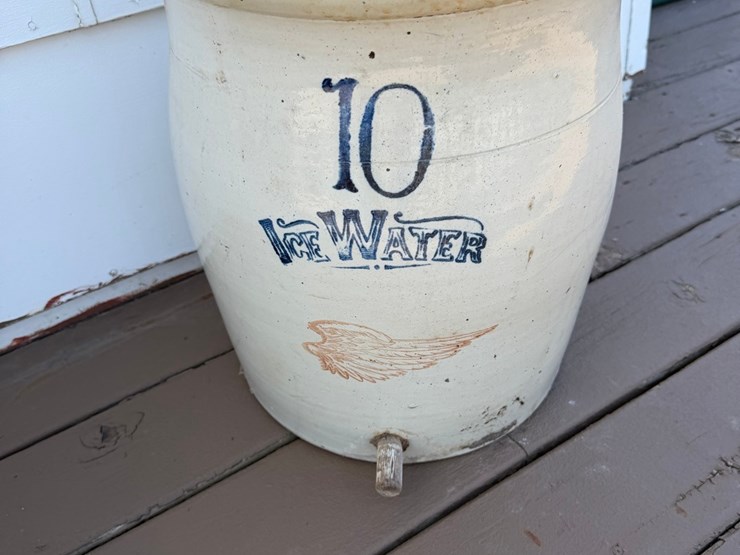 10-gallon-ice-water-crock,-red-wing-image-2