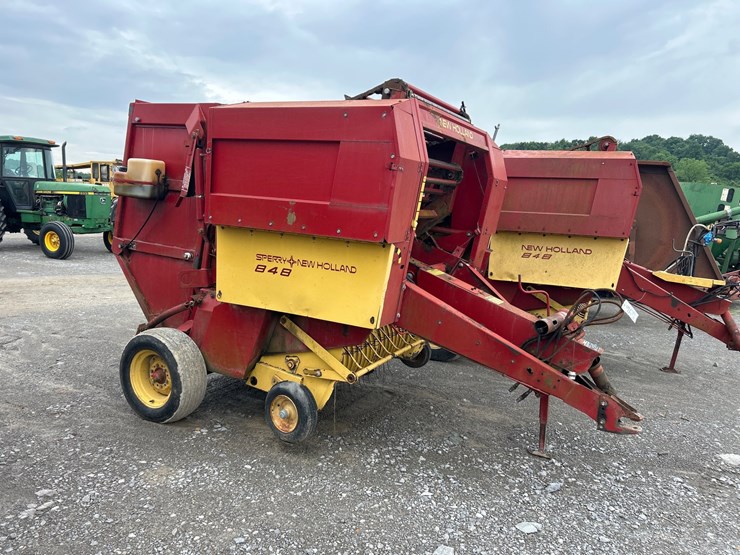 new-holland-848-image-1