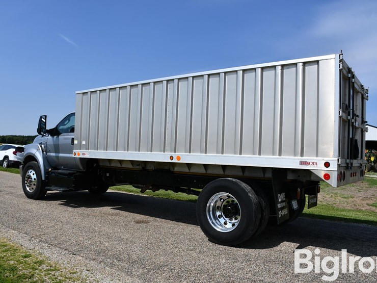 2025-ford-f750-image-7