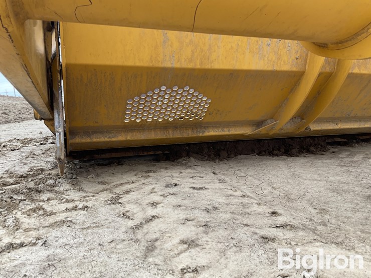 2020-deere-2412e-image-18