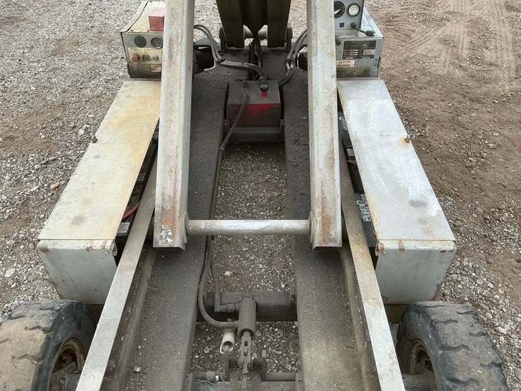 #1301-•-mec-254ht-scissor-lift-image-36
