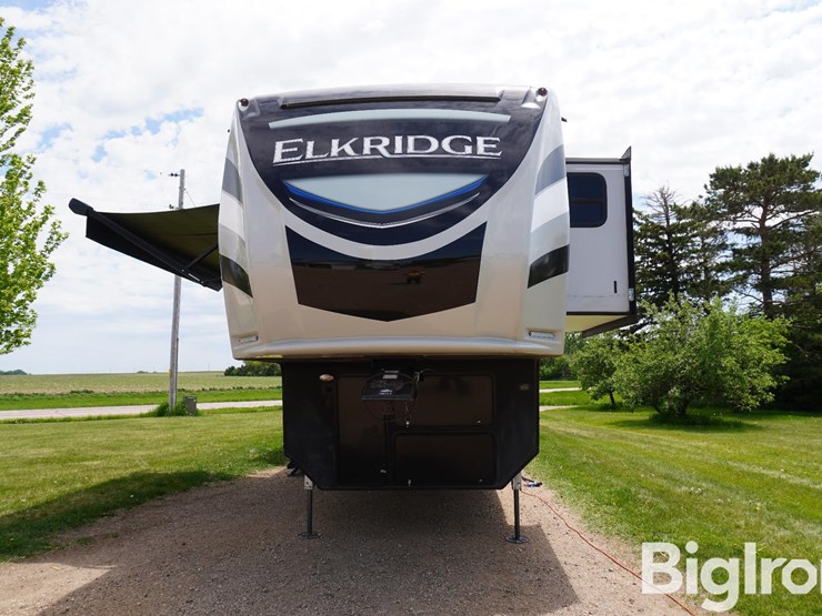 2021-heartland-elkridge-37bar-37'-camper-w/3-large-slide-outs-image-10