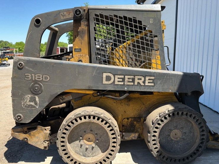 #1154-•-2010-john-deere318d-skid-steer-image-3