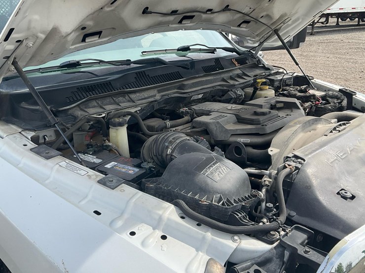 2015-dodge-3500-image-28