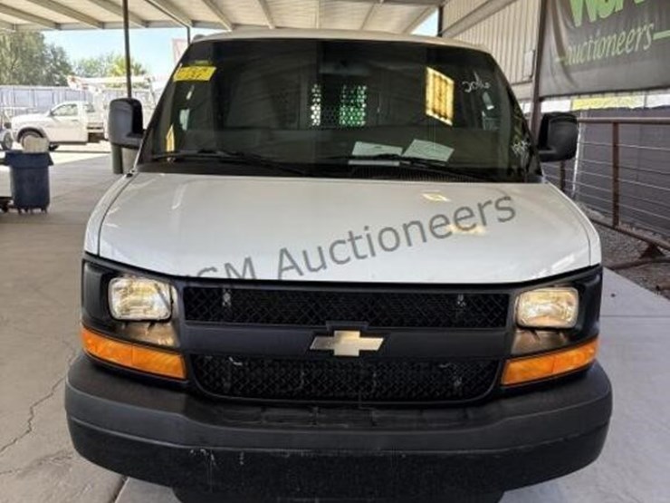 2016-chevrolet-express-2500-image-3