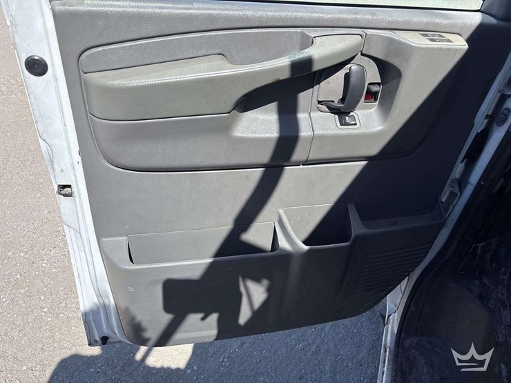 2015-chevrolet-express-2500-image-17