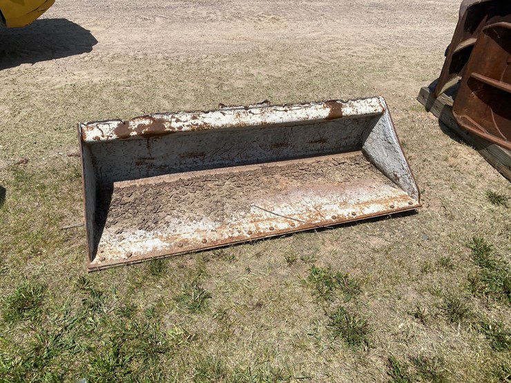 #7077-•-72"-skid-steer-bucket-(deerbrook,-wi)-image-3
