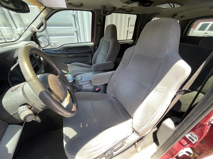 2002-ford-excursion-image-32