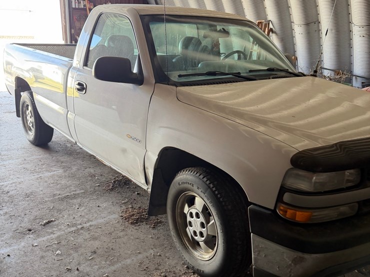 2002-chevy-1/2-ton-long-box-2wd-pickup,-6-cyl-gas,-automatic-transmission-image-2