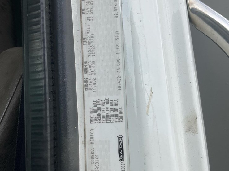 2010-freightliner-m2-106-image-49